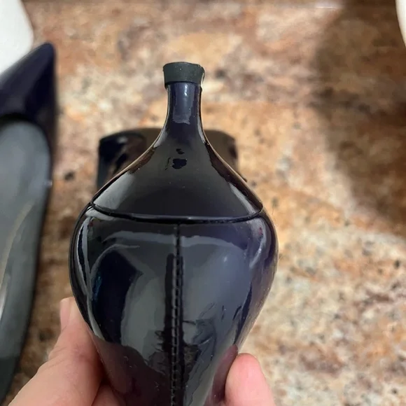 stuart weitzman 50 PUMP in size of 6 - Picture 7 of 10